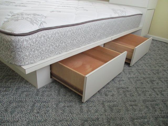 European Modern Style White Laminate King Size Platform Bed with Drawer Storage