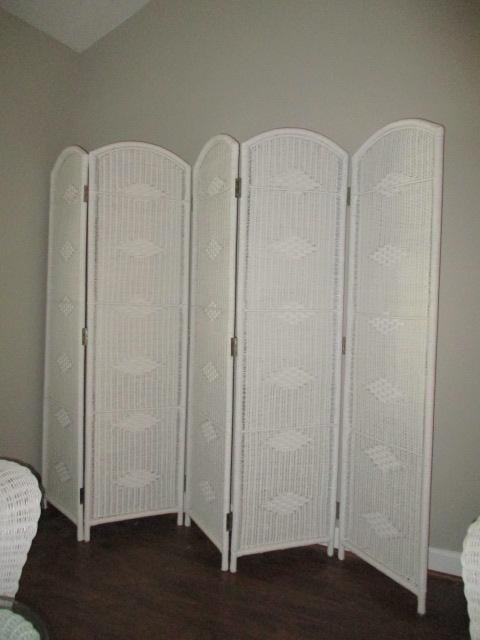 White Wicker 5 Panel Folding Screen