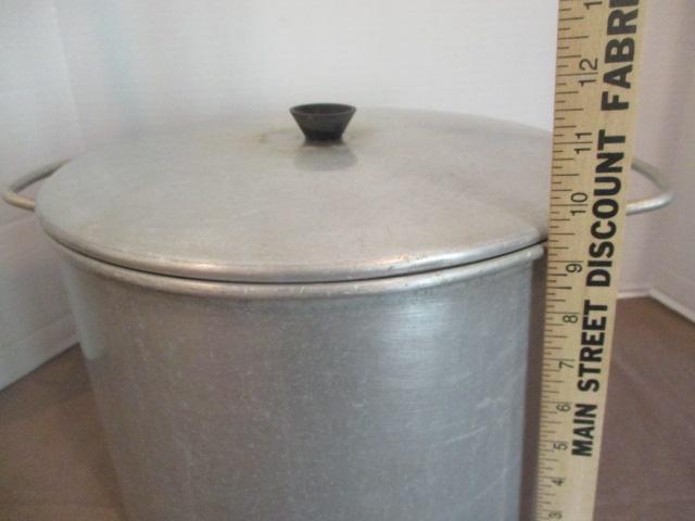 Large Metal Stock Pot w/Double Handles & Lid