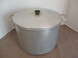 Large Metal Stock Pot w/Double Handles & Lid