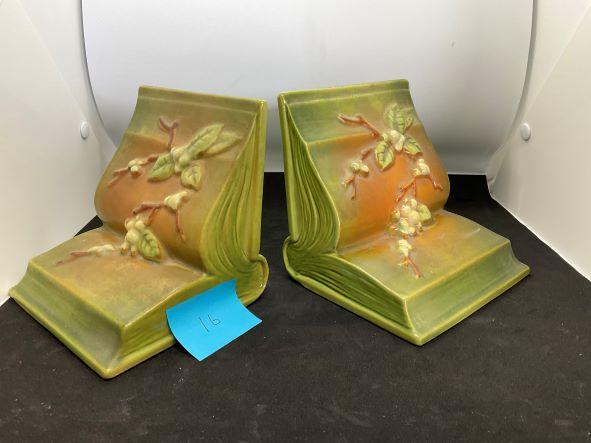 ROSEVILLE GREEN SNOWBERRY BOOKENDS 18E