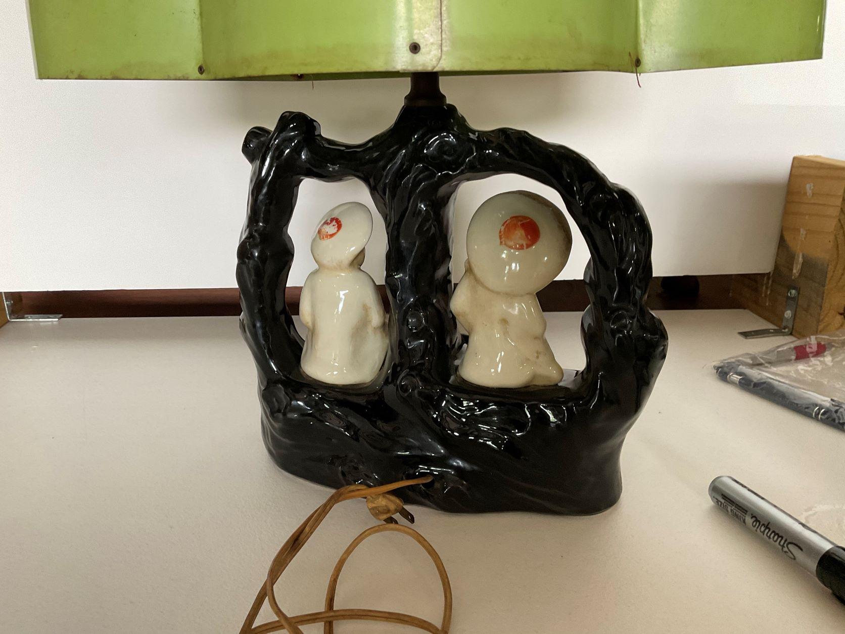 Vintage TV Lamp - Asian Figures with Venetian Blind Shade