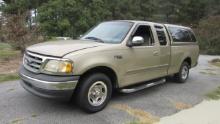 2000 Ford F150 XLT Extended Cab Truck with Leonard Cap