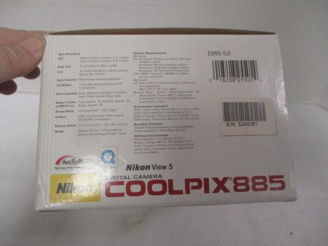 Nikon Coolpix 885 Camera in Original Box