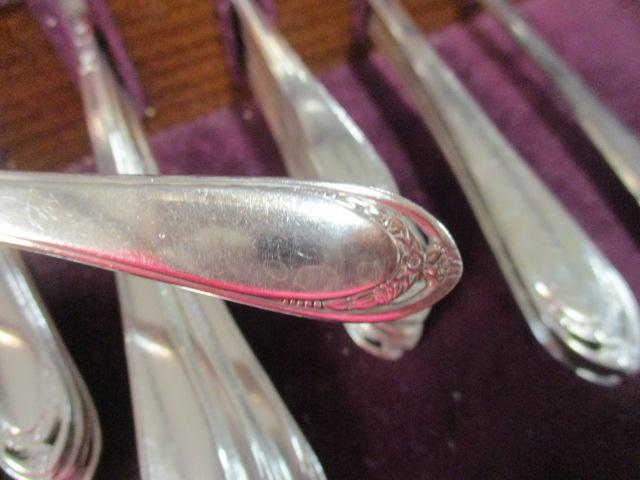 Silverplated Flatware in Wood Silver Saver