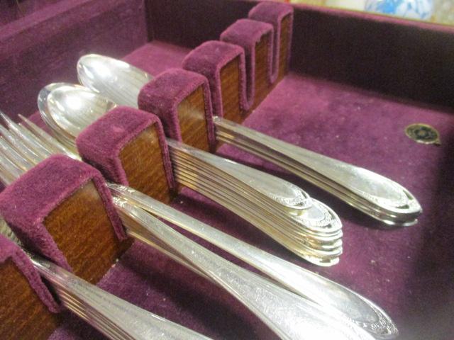 Silverplated Flatware in Wood Silver Saver