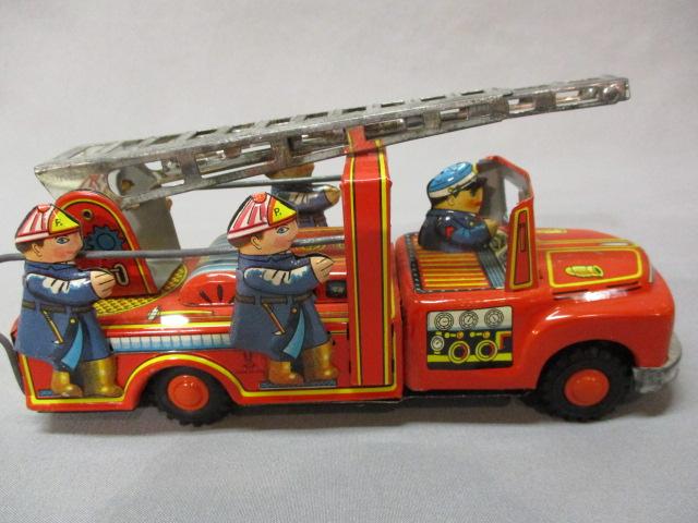 Tin Friction Fire Ladder Truck w/Original Box - Made In Japan