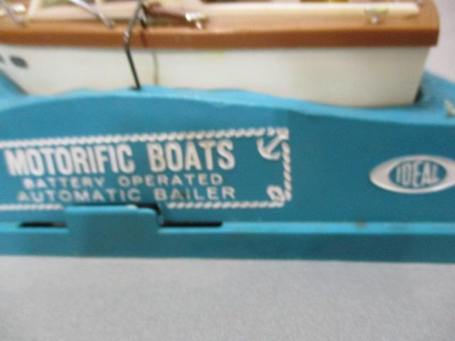 Boaterific Motorific Boats Battery Operated Barracuda Boat w/Automatic Bailer - By IDEAL