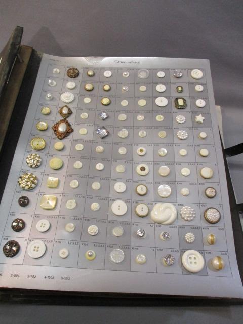 L@@k Very Rare Streamline Salesman Sample Carrying Case with Hundreds of Buttons  16 Pages