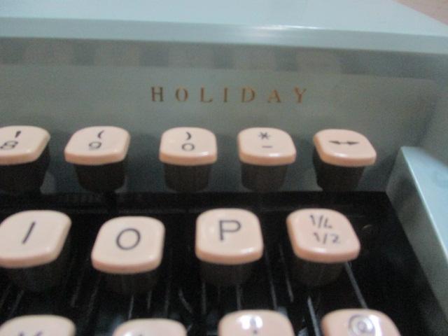 Remington Holiday Manual Typewriter in Case