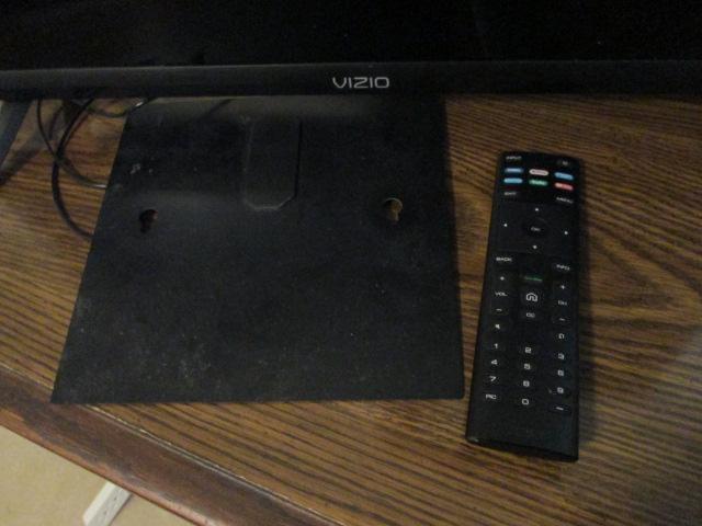 Vizio 24" TV with Remote and Antenna