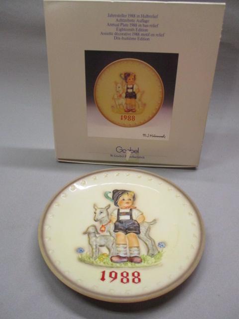 1988 18th MJ Hummel Annual Plate 7 1/2" w/Original Box