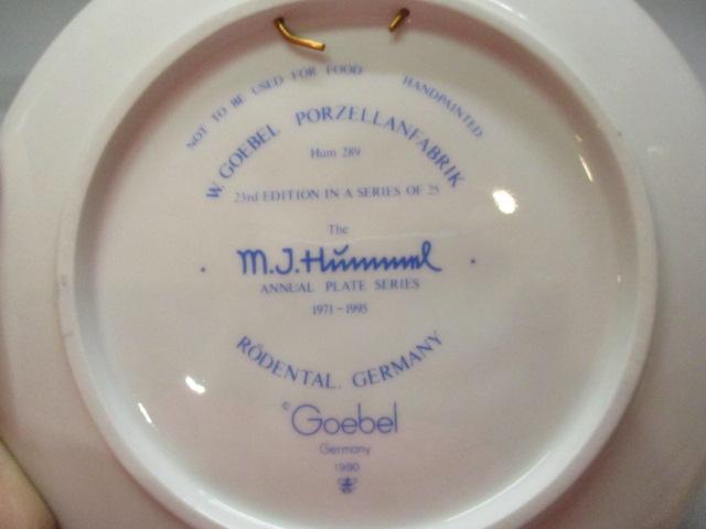 1993 23rd Edition MJ Hummel Annual Plate 7 1/2" w/Original Box