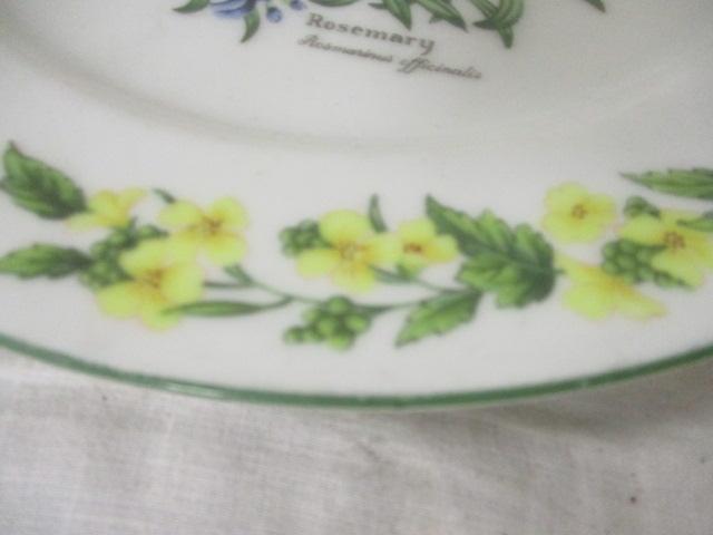 Royal Worcester Plates (2) 10" & Bowls (2) 6 1/2"