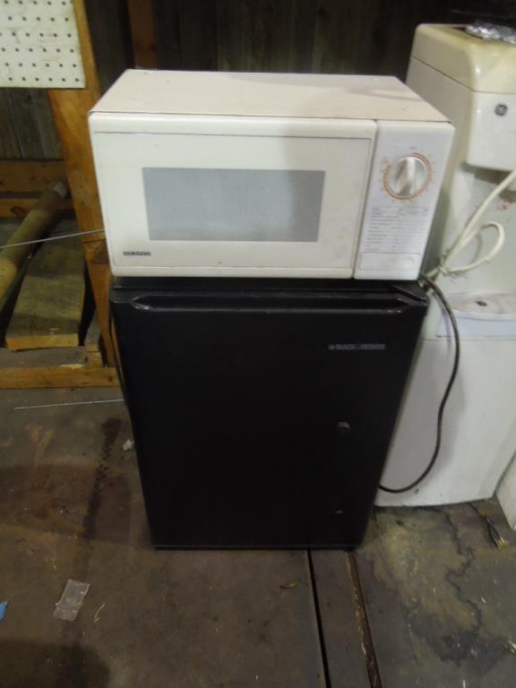 Under Counter B &D Refrigerator