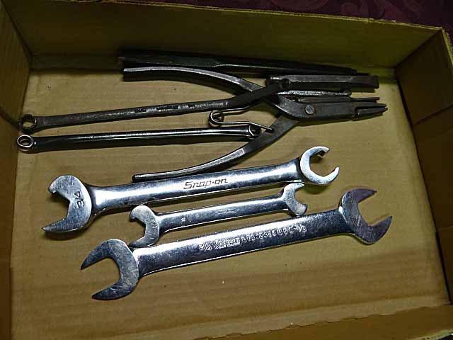 Snap-On Tools: 5 Combo. Flex-head Ratchet/Open End Wrenches; Stretch Belt Remover; Offset Box Wrench