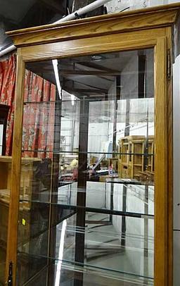 Howard Miller " Collectors Cabinet" Lighted Display. Oak With Beveled Glass Front Panes, Glass Sides