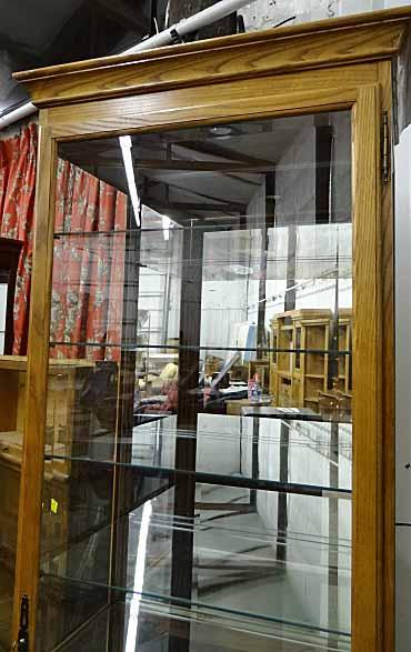 Howard Miller " Collectors Cabinet" Lighted Display. Oak With Beveled Glass Front Panes, Glass Sides