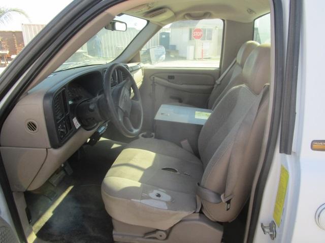 2005 Chevrolet 2500HD Enclosed Utility Truck,