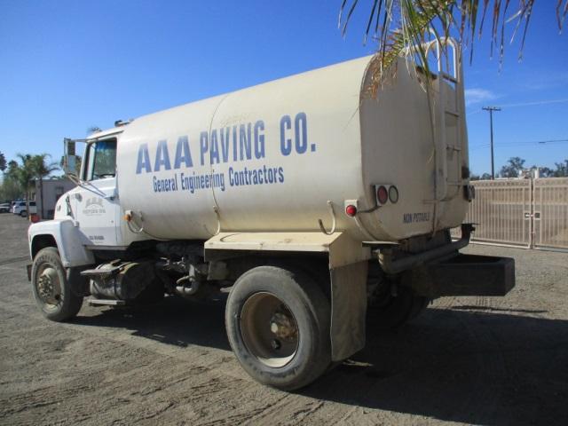 Ford L8000 S/A Water Truck,