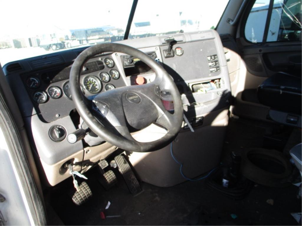 2013 Freightliner Cascadia T/A Truck Tractor,