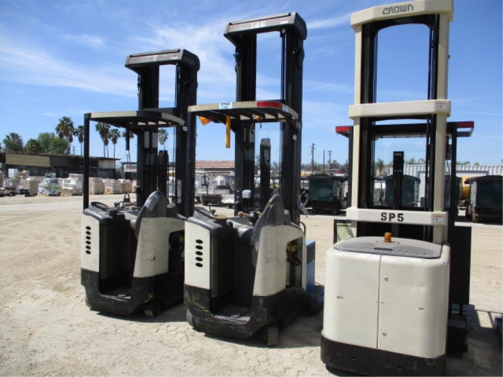 Crown RR5000 Stand-Up Narrow Aisle Forklift,