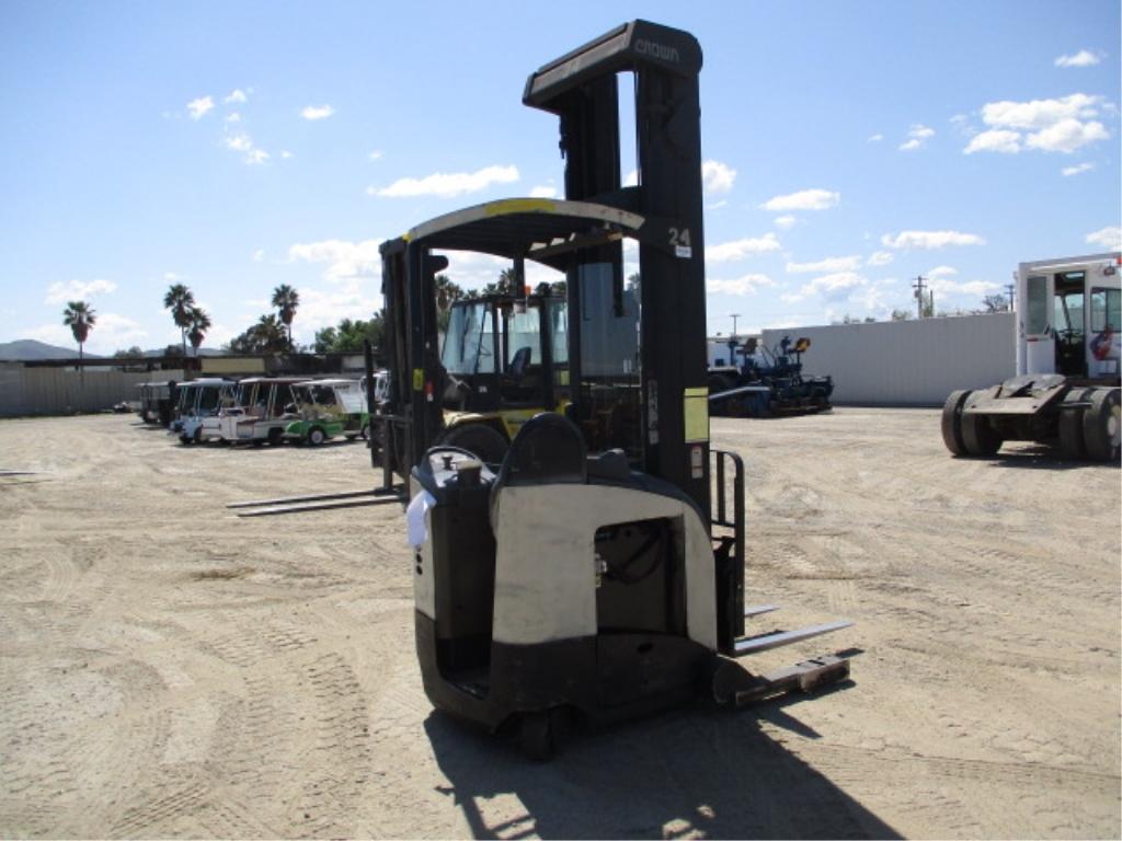 Crown RR5000 Stand-Up Narrow Aisle Forklift,