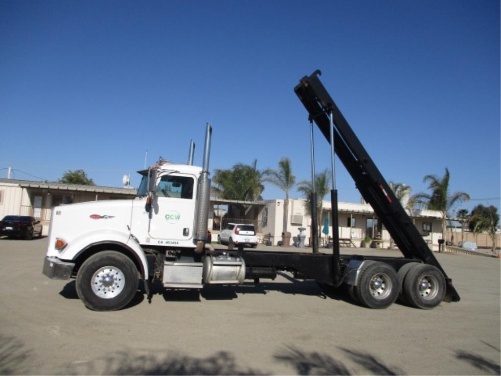 2005 Peterbilt 357 T/A Roll-Off Truck,