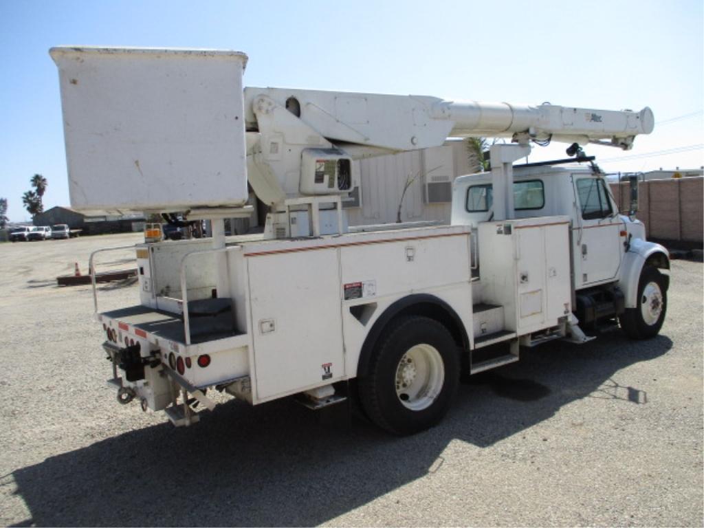 International 4900 S/A Bucket Truck,