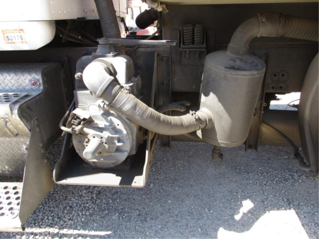2001 Kenworth T800 T/A Vacuum Pump Truck,