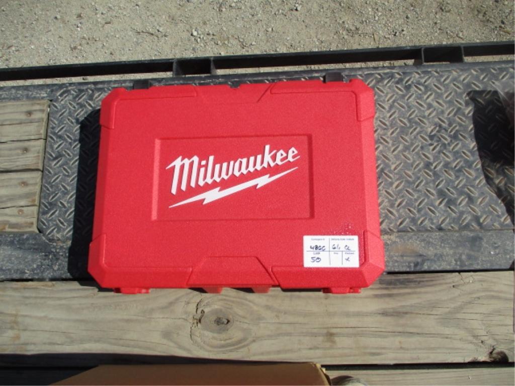 Unused Milwaukee M12 Hammervac Dust Extractor,