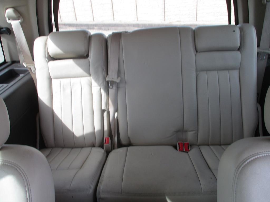 2003 Lincoln Navigator SUV,