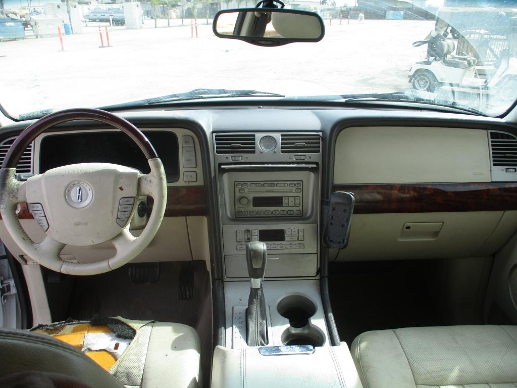 2003 Lincoln Navigator SUV,