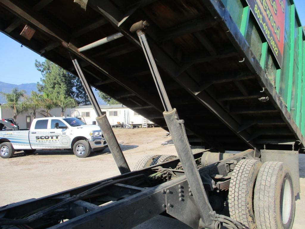 2007 GMC T7500 S/A Chipper Truck,