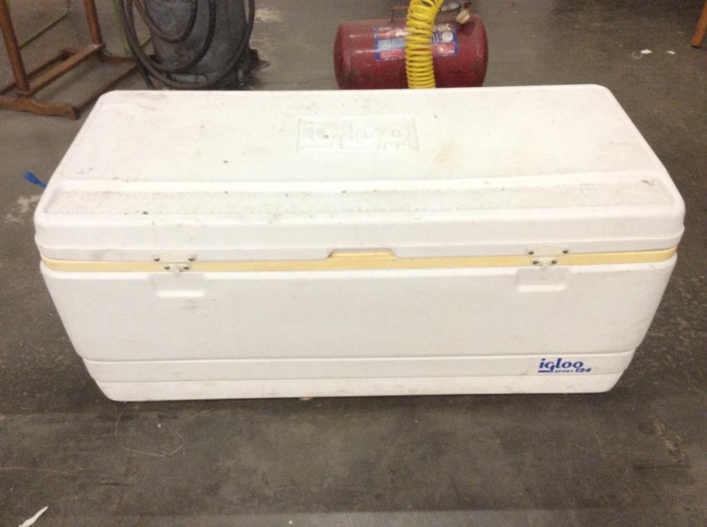 Large Igloo 124 quart heavy duty cooler