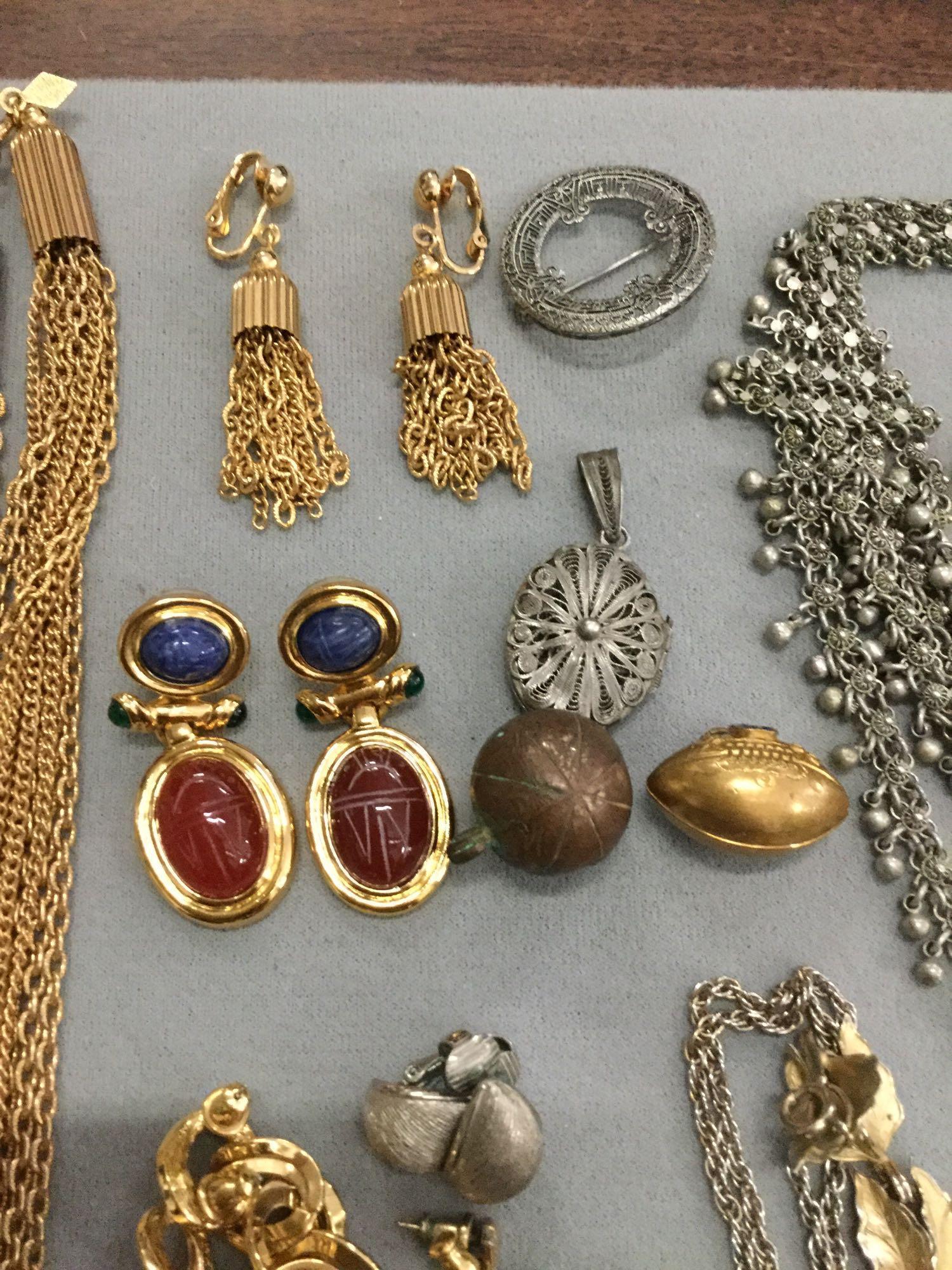 Collection of vintage estate jewelry, see pics