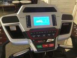 Sole F80 treadmill w/ incline built in sound system, built in cooling fans