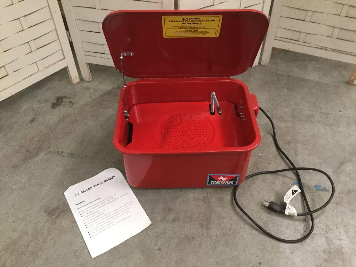 Neiko Tools USA 3.5 gallon parts washer - appears unused