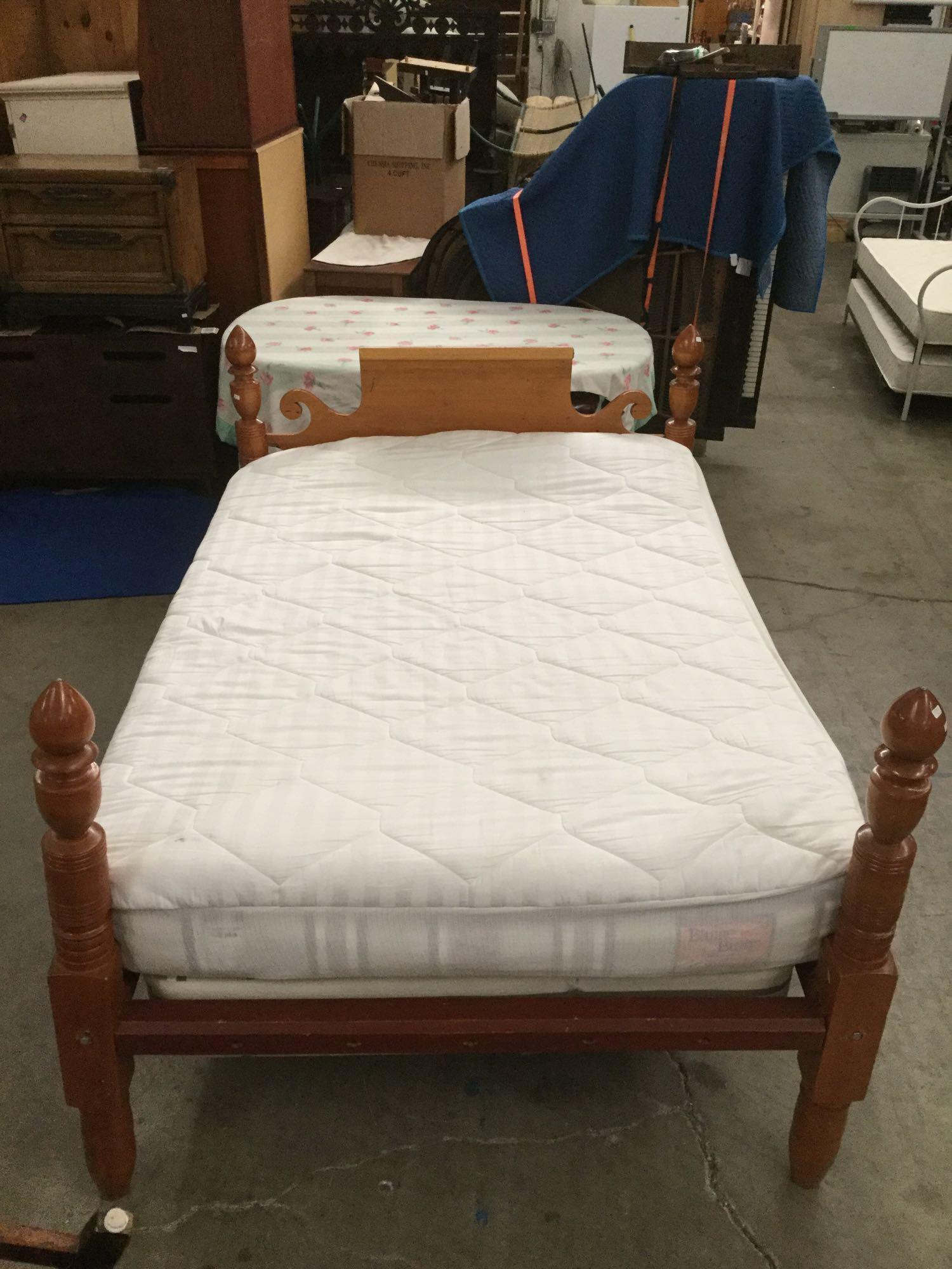 Vintage twin size maple bedframe with turned legs and in fair cond