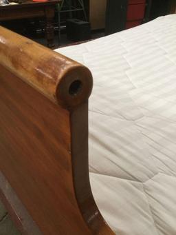 Vintage twin size maple bedframe with turned legs and in fair cond