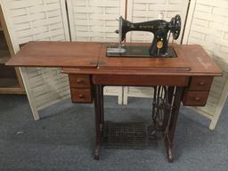 Antique The Singer MFG Co sewing machine & converting work stationtable