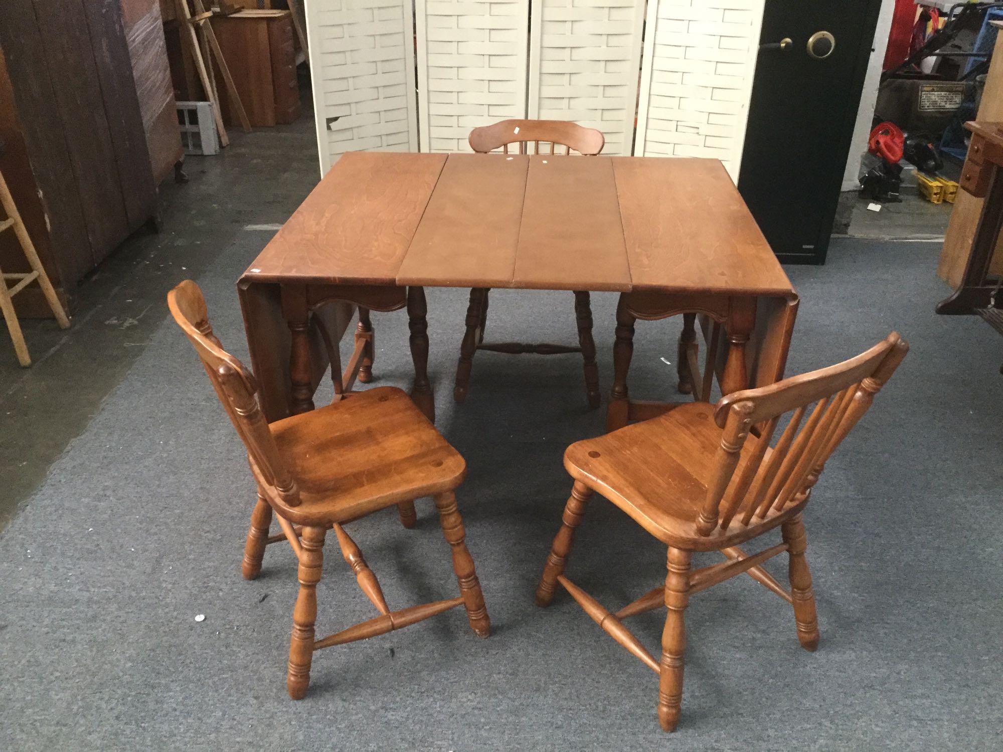 Antique oak dining table w/drop leaf sides, 2 leaves & 3 slat back colonial chairs