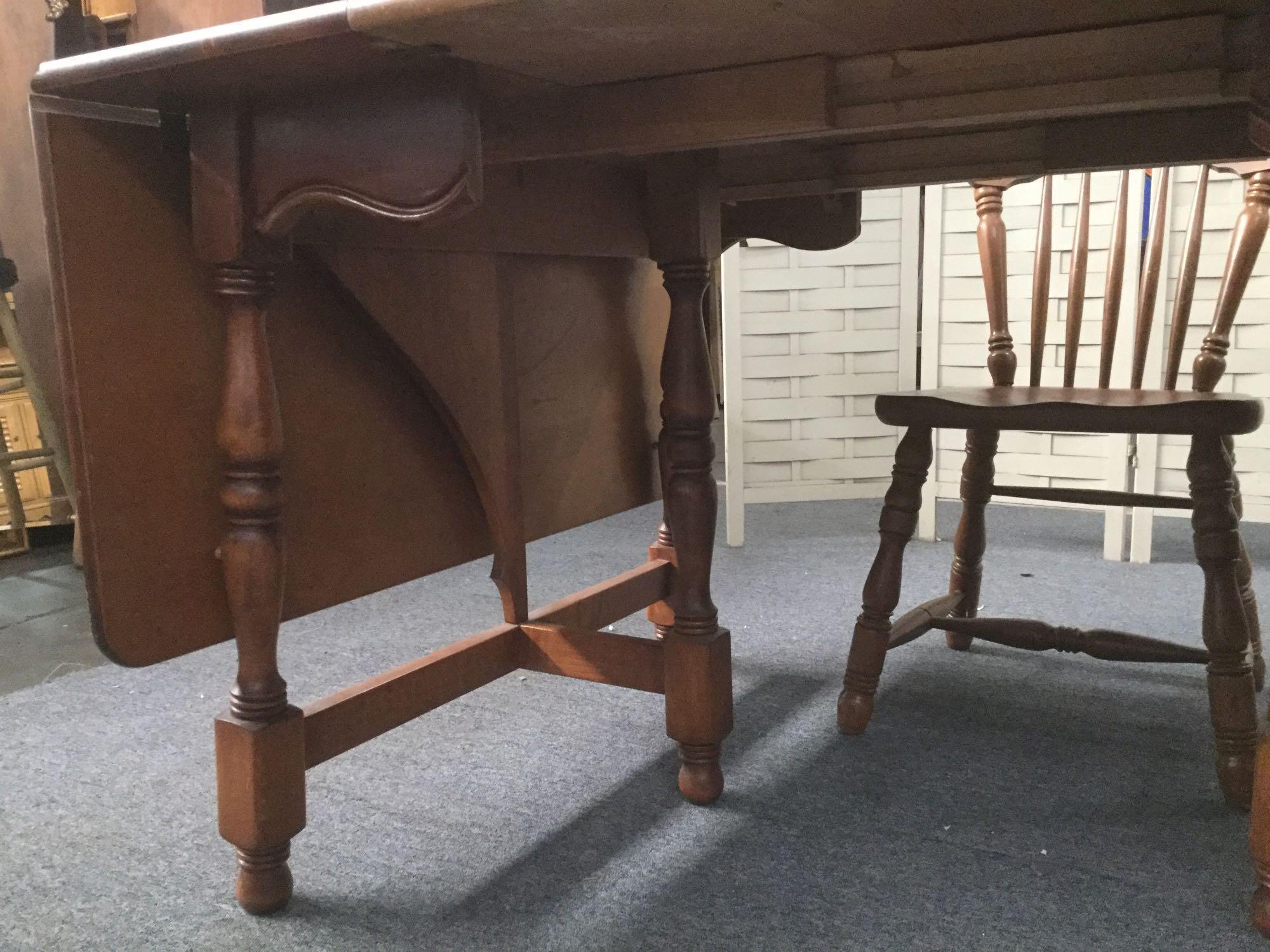 Antique oak dining table w/drop leaf sides, 2 leaves & 3 slat back colonial chairs