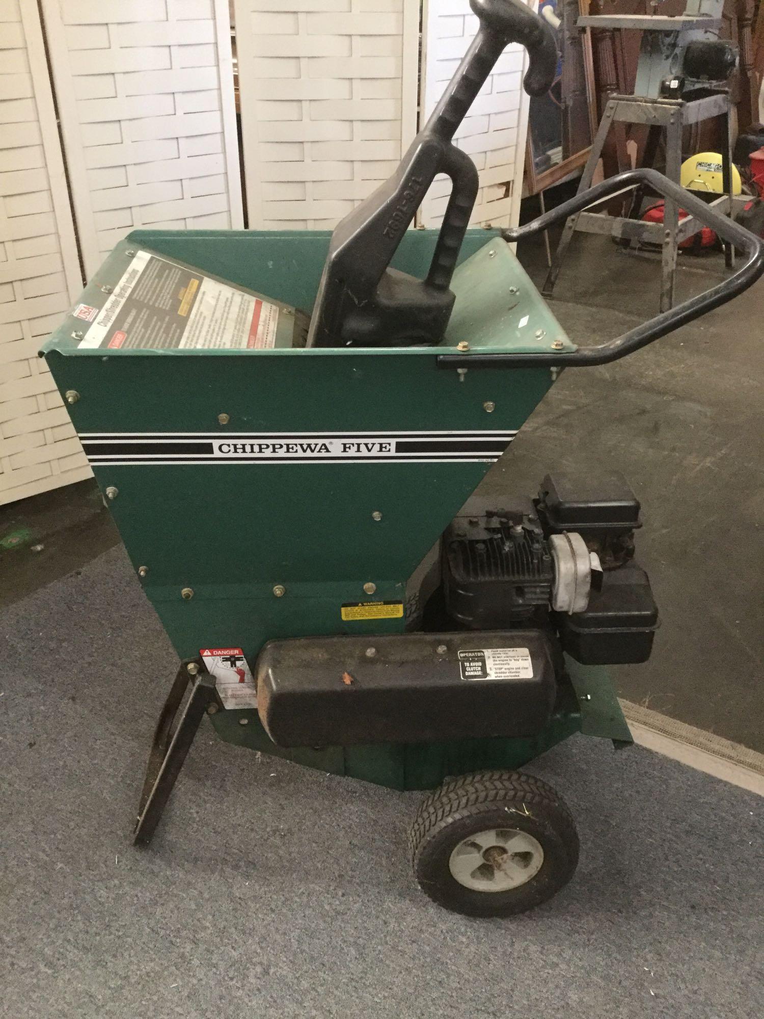 Chippewa Five chipper/shredder w/ Briggs and Stratton 5HP Motor & debris pusher too