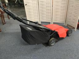 Black and Decker electric lawnmower, tested and working