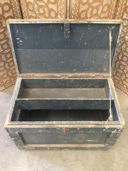 Antique wood trunk / foot locker with inner shelf and metal handles