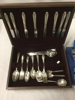 120 pieces of Assorted Silverplate Flatware. Rogers Bros, Royal Gallery, etc. see pics