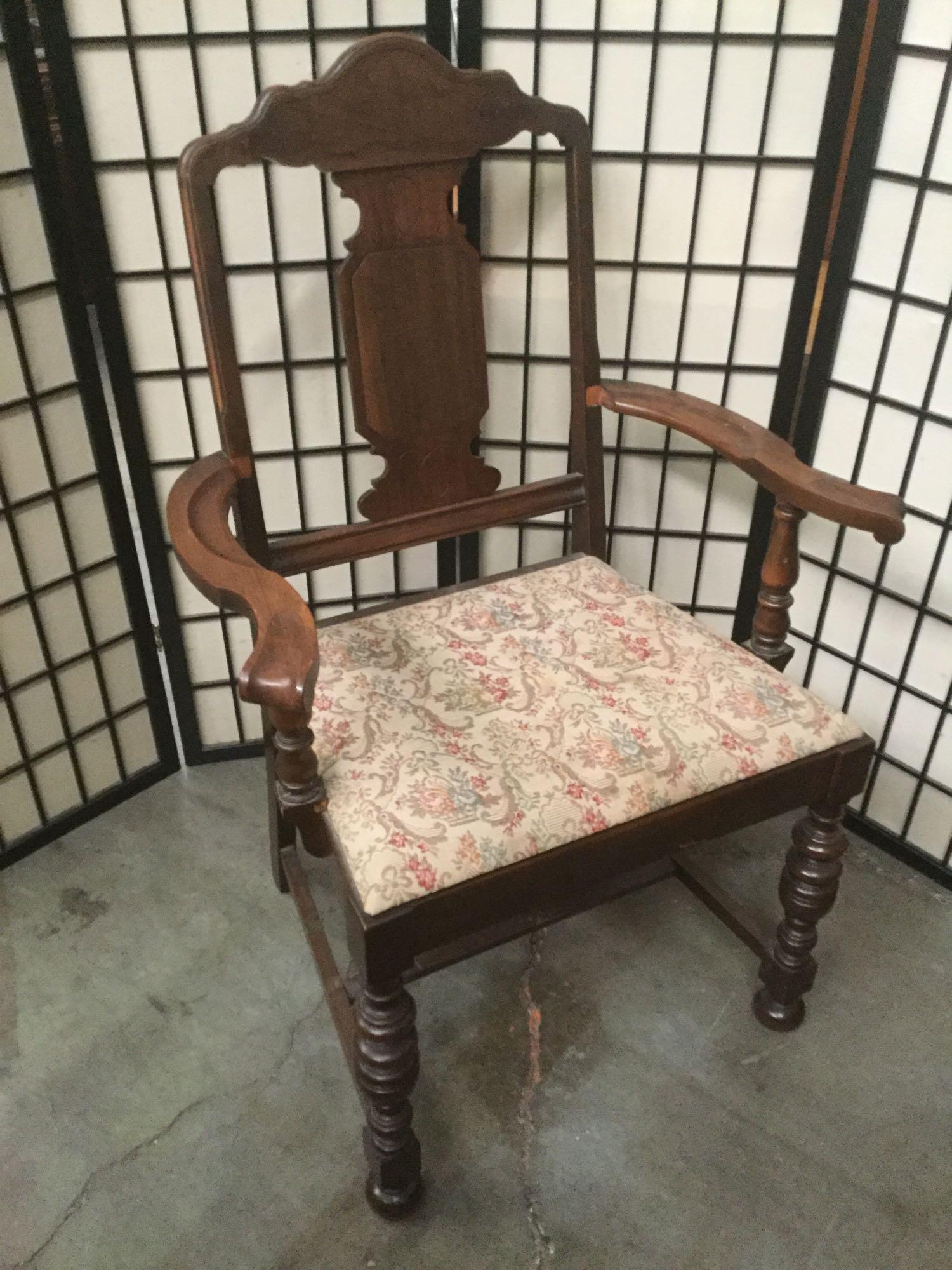 Vintage solid 40's/50's dining room table w/ 6 chairs incl. captains chair - some wear see pics