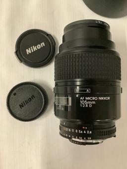 Nikon AF Micro Nikkon 105mm 1:2.8 D Camera Lens with leather case