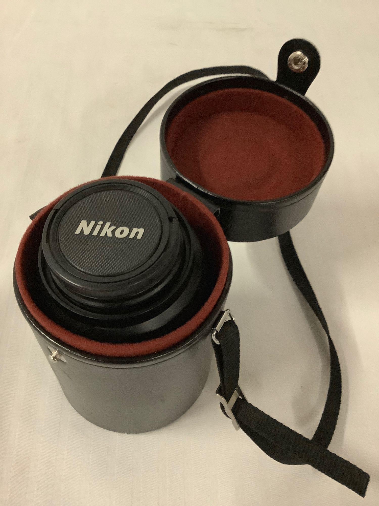 Nikon AF Micro Nikkon 105mm 1:2.8 D Camera Lens with leather case